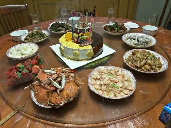 难忘的生日聚会!感谢我的朋友陪我度过幸福时刻!