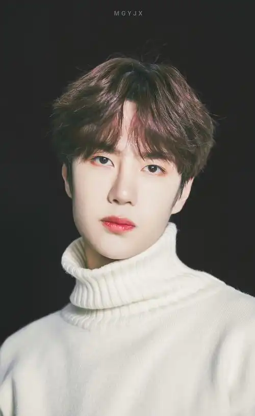 京东电脑数码 修图 @uniq-王一博【干净纯洁】cr:每天笑成傻子 禁二改