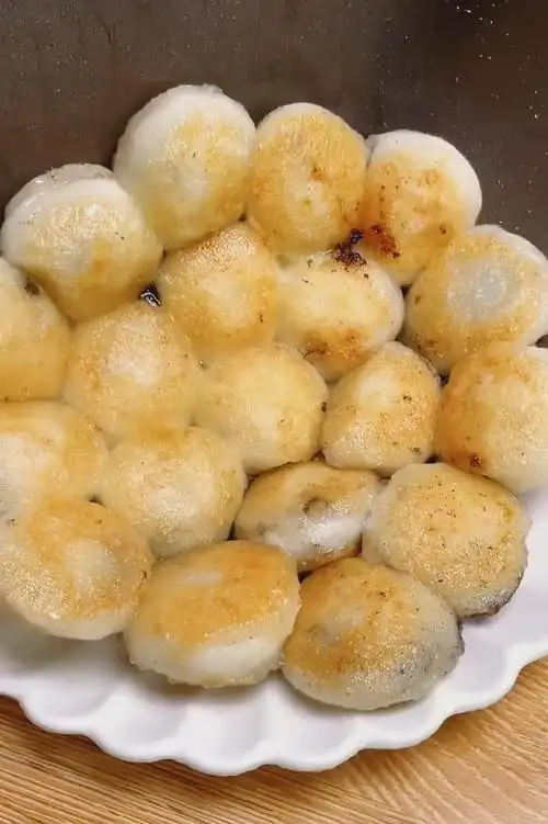 自从吃过煎汤团之后就再也不想吃煮汤圆了