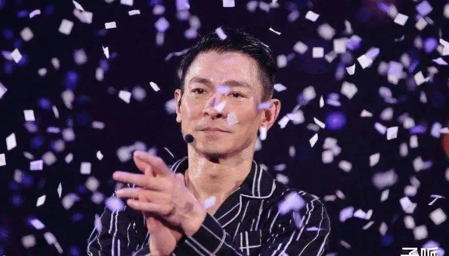 家境贫寒的刘德华,小时候只能睡5个小时,如今让人仰视_经历_心目_演技