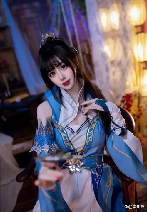 一人cos斗罗三大女神,小舞好漂亮,唐舞桐更是一绝,美感太足了