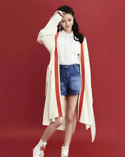 陈钰琪,1992年出生于中国四川省,身高165厘米,体重46公斤.