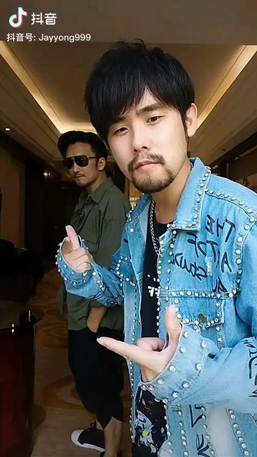 雍杰伦太像周杰伦了吧