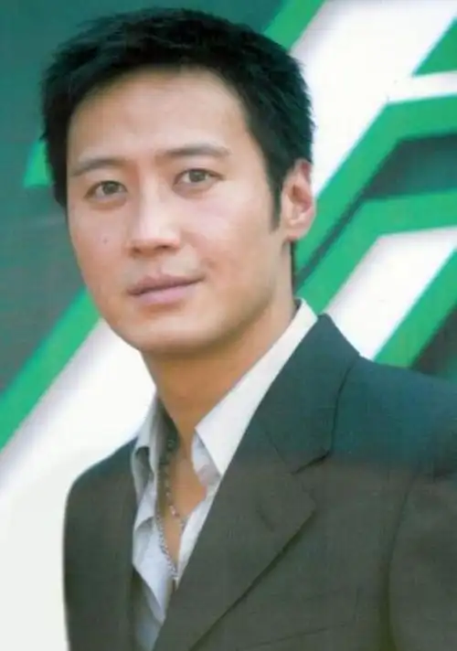 1992年,黎明凭借出色的歌唱实力和广泛的人气,成功与刘德华,张学友