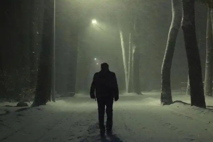 远离奢侈品,尴尬借贷和无用电子设备