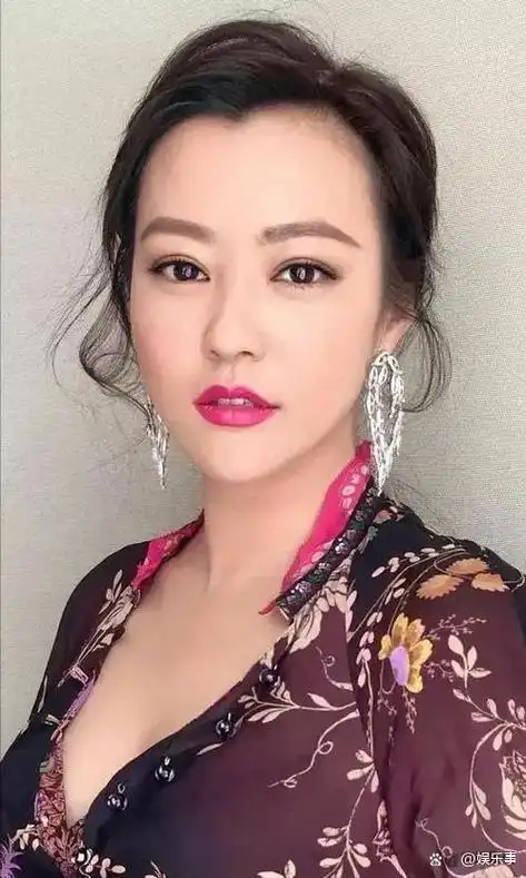 演员郝蕾与刘烨离婚后一人抚养双胞胎儿子曾苦恼儿子长相