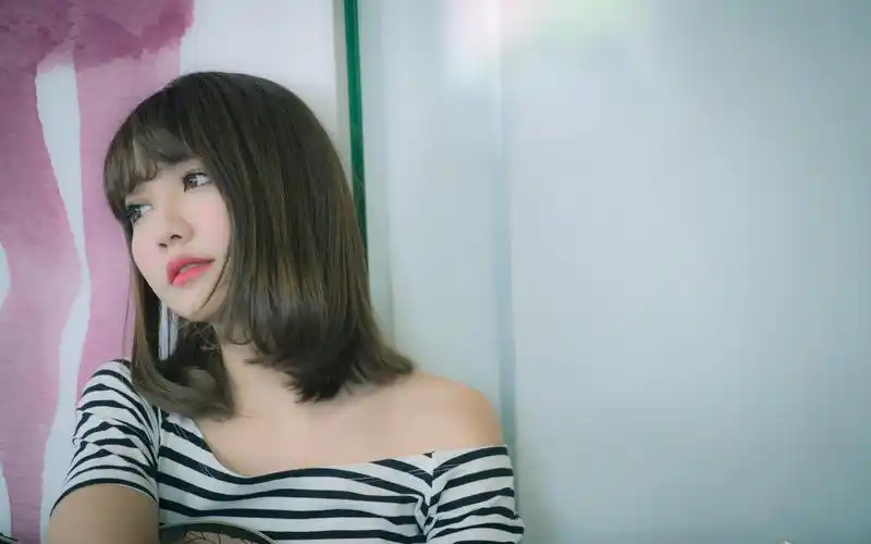 漂亮大眼美女生活壁纸(19/30)