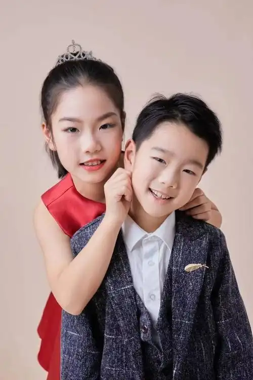 定义幸福高光时刻萌动姐弟胡嘉钰胡子豪绽放童年