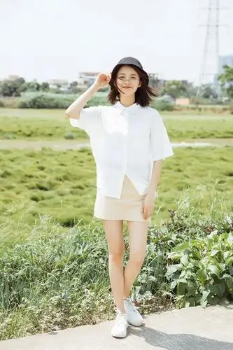 女生拍摄户外人像照怎么拍?这7个姿势学起来