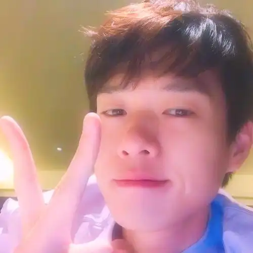 头像,爱豆魏大勋 自截自调图 by咸鱼精