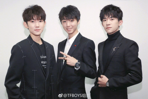 tfboys出席2017放肆一下移动视频风云盛典,获年度杰出公益人物,年度