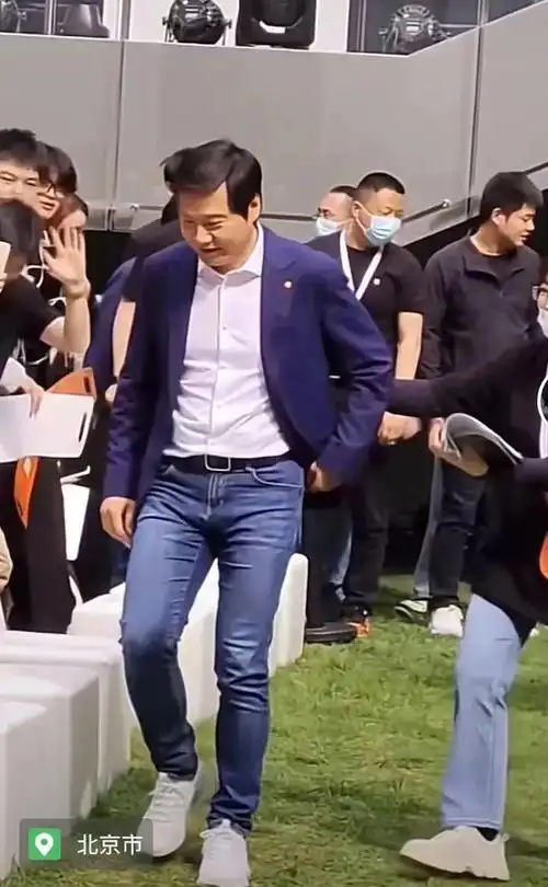 从雷军穿紧腿裤说起中国各领域男士形象值得革新一次