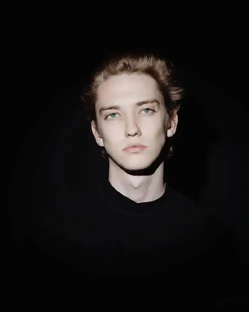 你们的男朋友julianmackay舞蹈大片来了帅到心脏怦怦乱跳