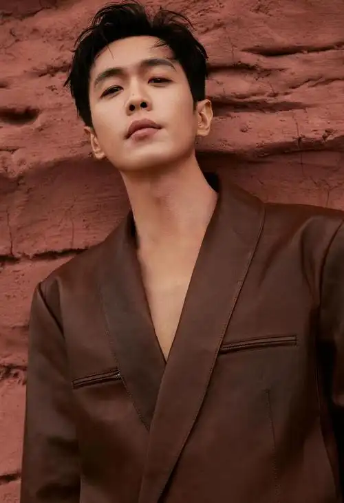 年岁更迭,热爱不止. 跟着@张若昀 一起度过愉快的一天吧|张若昀_新浪