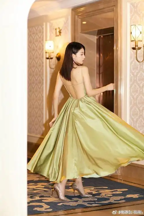 玉背小蛮腰杜雨宸