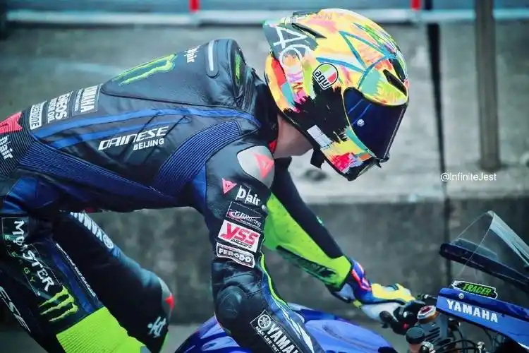 王一博壁纸第48期:从未遇见一个人,让我有种我要像你一样的感觉