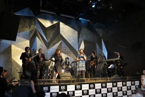 日本人气爵士乐歌手noon小姐现场助兴