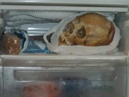 女子与死人骨头发生性关系遭指控