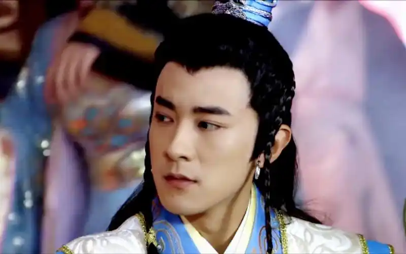 摩天轮紫漓洛  #季肖冰陈友谅# 古装还是最爱谅仔,谅仔真滴是