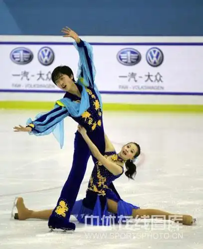 图文:全国花滑大奖赛冰舞自由舞 比赛结束造型