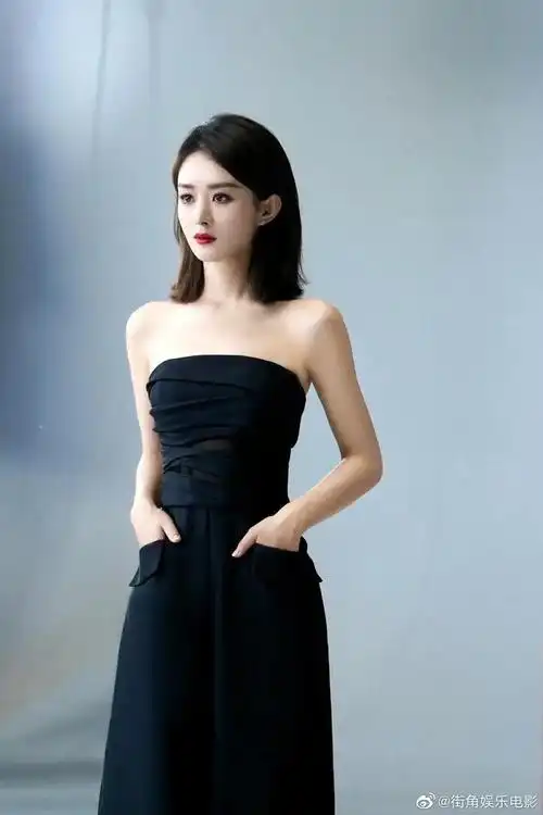 赵丽颖×cl花絮照,黑色抹胸连体裤装,齐肩短发,红唇