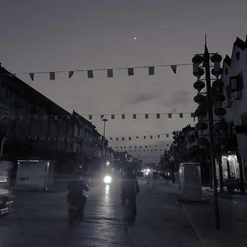 傍晚的街道下班的人们