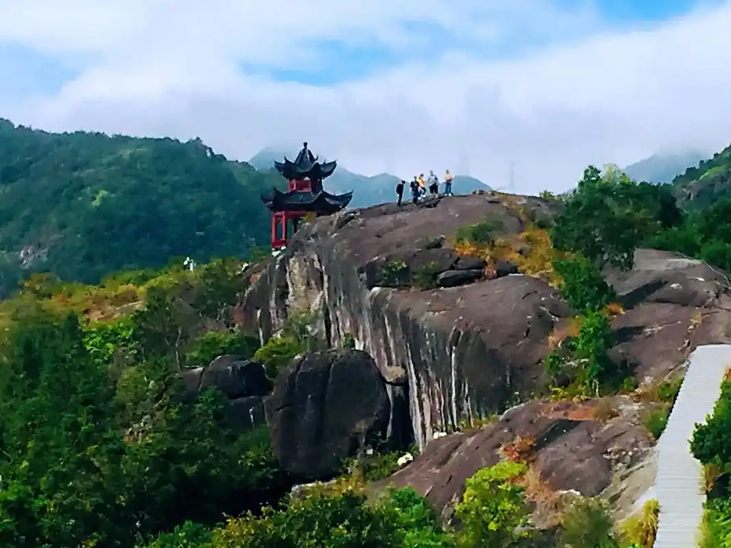 中雁荡山/坭垟崎岖山嵴之上