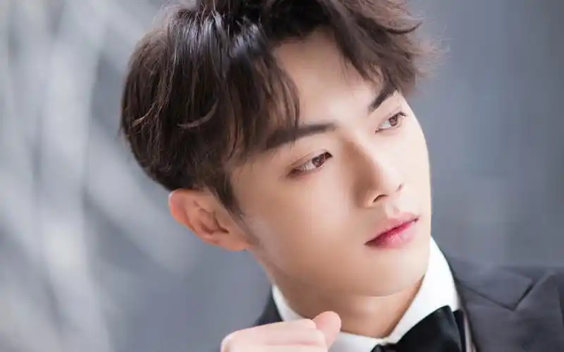 许凯帅气迷人写真图片桌面壁纸