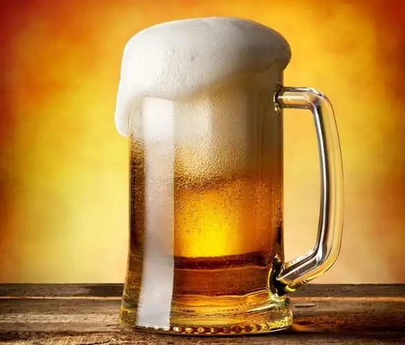 夏天的啤酒怎么喝?建议:牢记"2不喝2喝",别不把身体当回事
