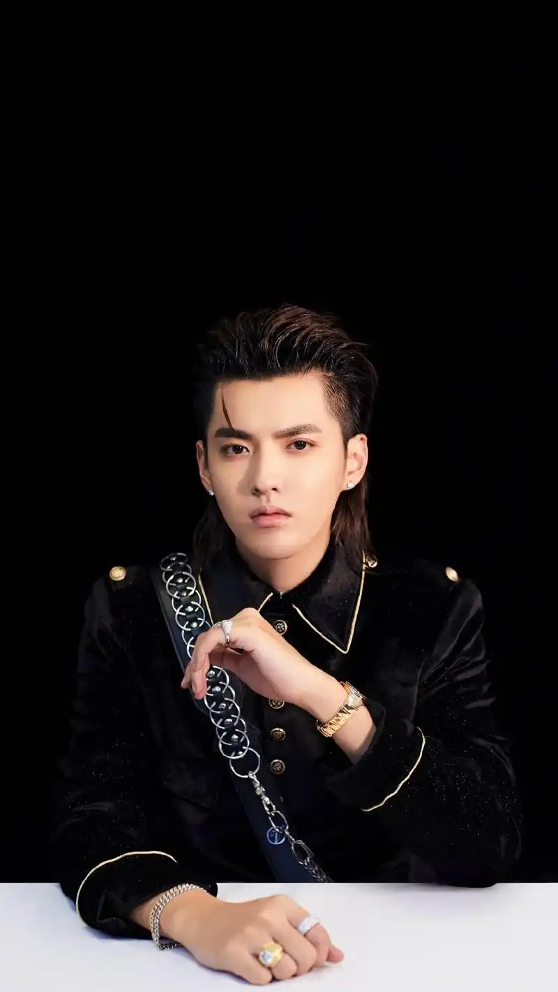 吴亦凡帅气有型图片手机壁纸