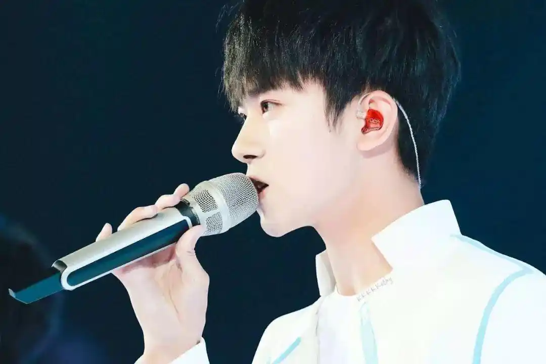 从13岁到18岁,易烊千玺用一次次的蜕变,告诉大家属于他的成长方式