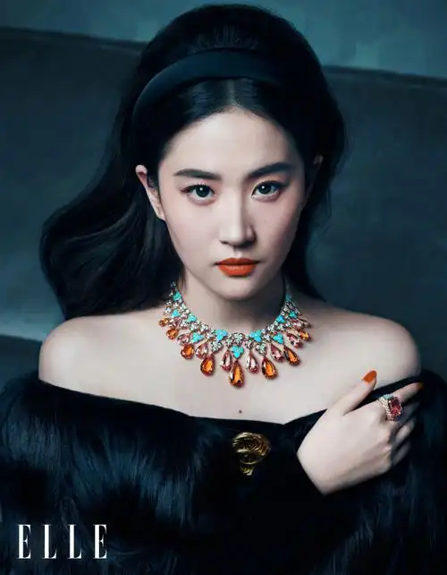 刘亦菲elle金九封面释出 演绎高贵神秘女王风范