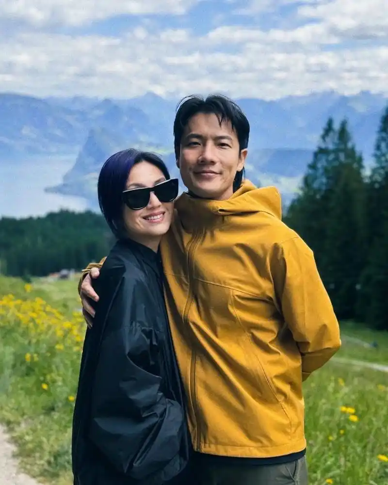 杨千嬅丁子高法国度假,夫妻俩相拥很是甜蜜.