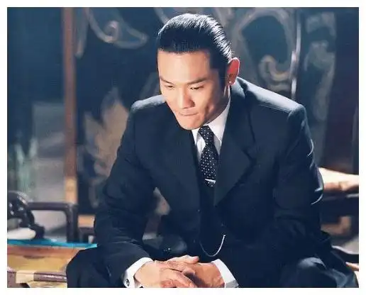 留胡子变油腻,儿子长得更意外|第八号当铺|杜德伟|儿子_新浪新闻