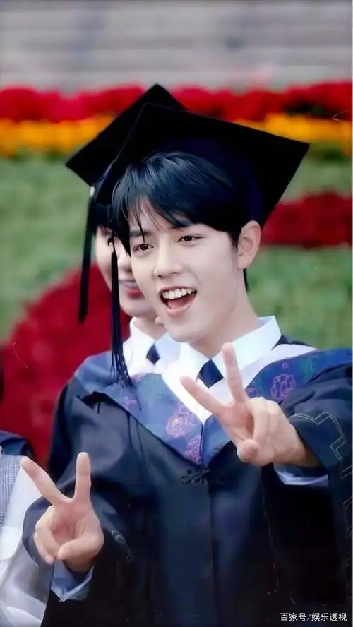 肖战毕业照