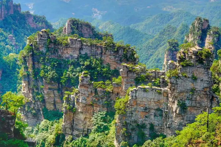 张家界险峰耸立