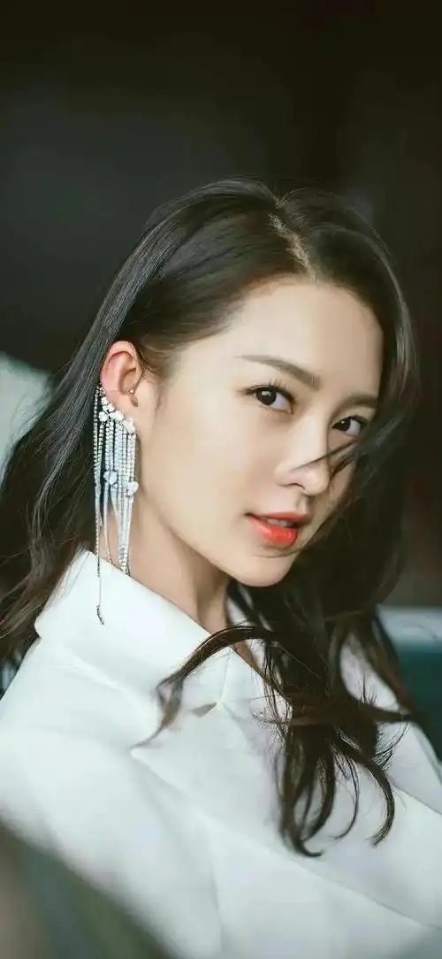 举报/反馈评论列表(6条)杜文风暴真不愧是天南地北,李沁最美03-25 20