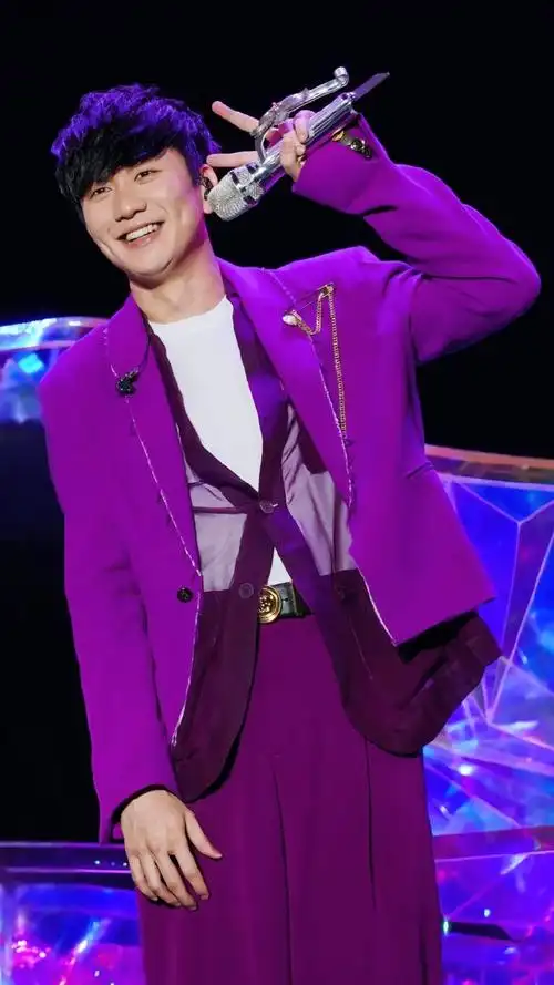 林俊杰江苏卫视跨年彩排##王源送林俊杰黑胶##江苏卫视跨年