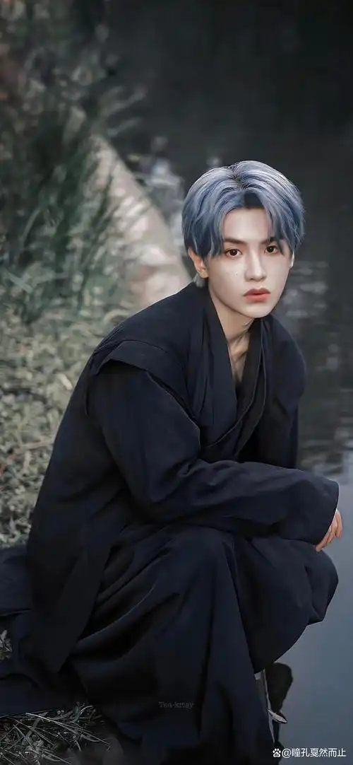 综艺感很强的温州小富贵黄明昊justin,也是一位歌手,17年参加韩国的