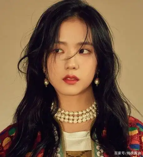 blackpink成员金智秀(jisoo)杂志封面