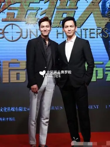 王一宝不需要撒谎,再看看钟汉良站李敏镐旁边 李敏镐官方身高187