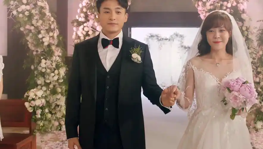 回顾孙艺洲戏外专一与妻子从校园到婚纱恩爱20年