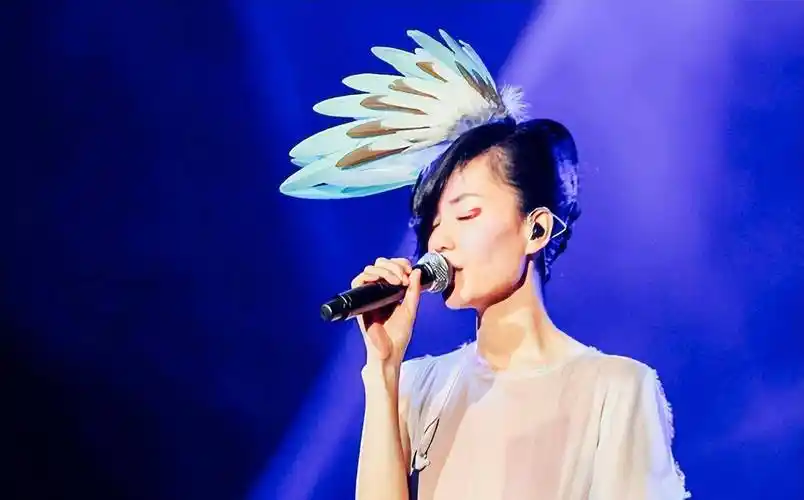 王菲和谢霆锋难得牵手秀恩爱!他们要结婚了吗?演唱会仍将举行,不过_高