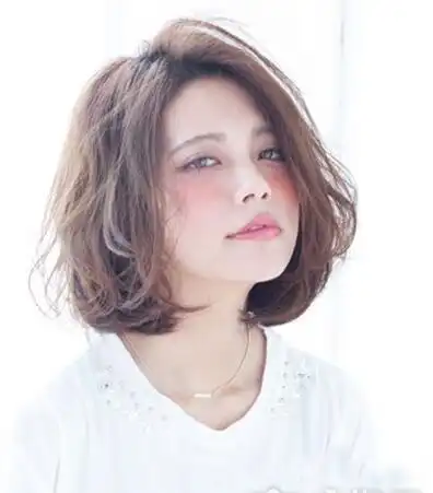 大脸女生适合日系中短发烫发发型