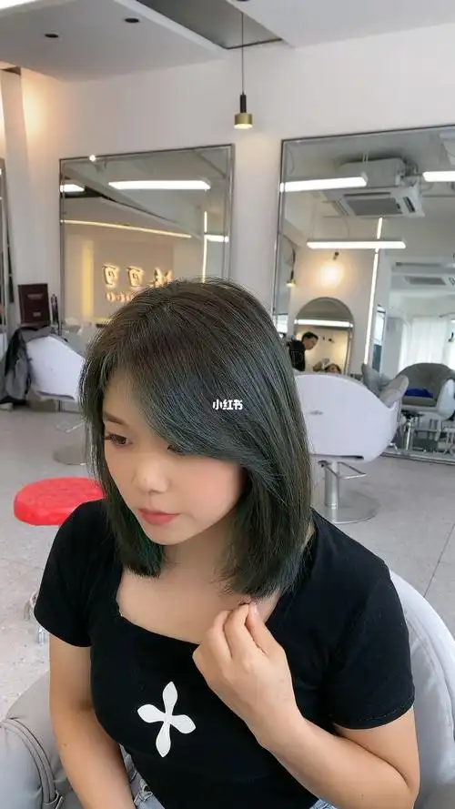 爱情是富二代的游戏,我这个农民只关心今天染了几个头发 接了几个头发