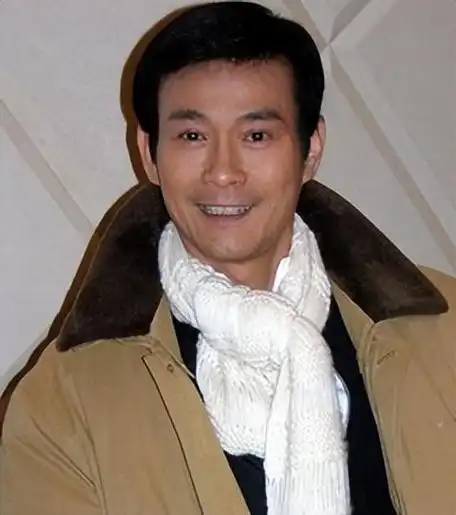 香港老牌男神近照有人70岁还精神抖擞有人60岁老态尽显