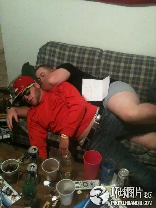 国外男女醉酒照囧死人(组图)