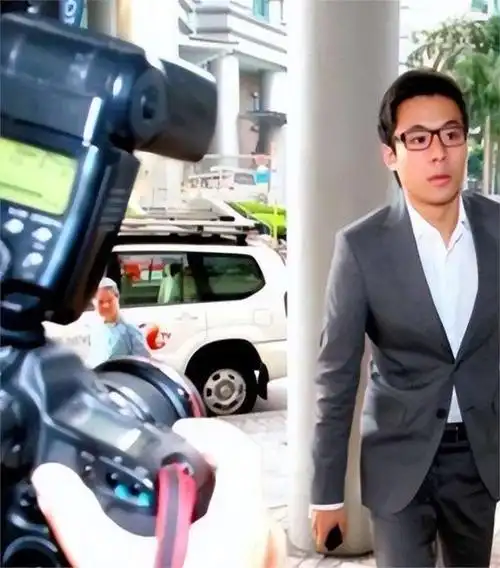 随后,霍启仁还是不时传出绯闻,他和杨千霈的故事众所周知.