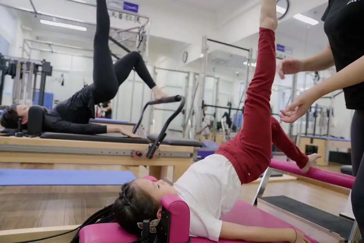 37岁孙俪变健身达人,穿朴素运动服做拉伸,高难度动作让人赞叹