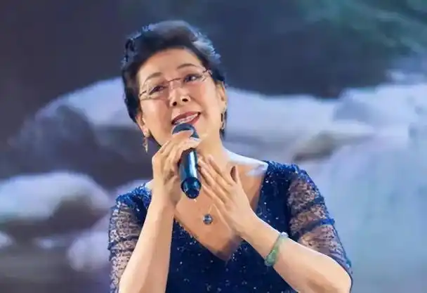中国著名女中音歌唱演员,国家一级演员.